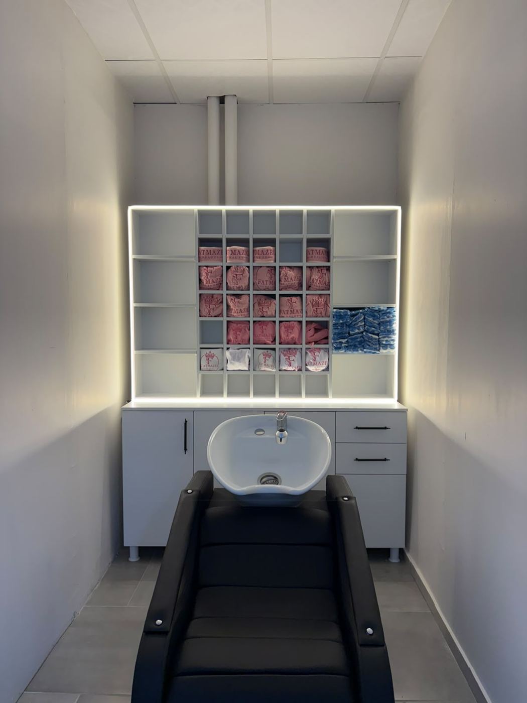 Saç yıkama koltuğu ve lavabo